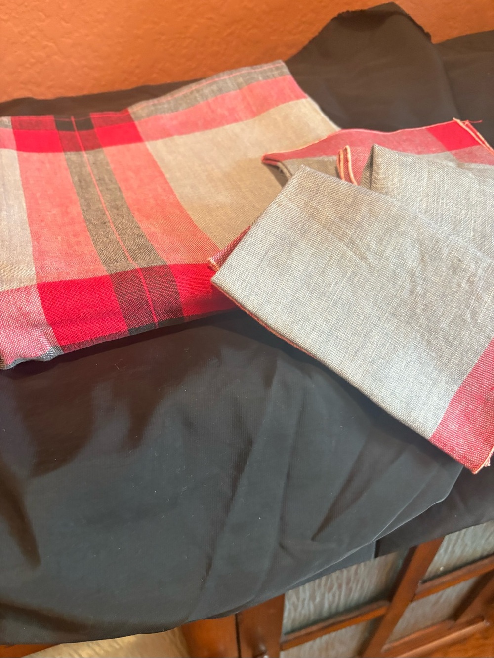 Source Unknown Red and Gray Plaid Table Runner with Napkins
